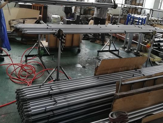 烟台细长轴在车削加工过程中跳动大的原因